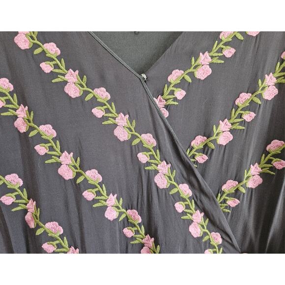 JODIFL Women's Plus 1X Dress V-Neck Embroidered Gray Pink Faux Wrap Hi Low Hem - Picture 5 of 8